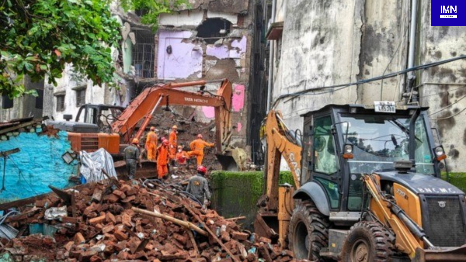 Rescue teams at Bhiwandi building collapse site in Maharashtra